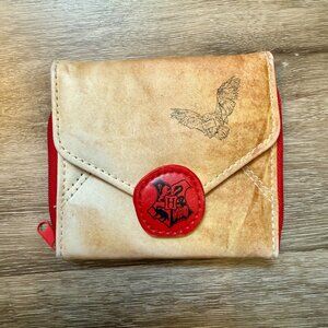 *like new* Harry Potter Hogwarts Letter Bifold Wallet
